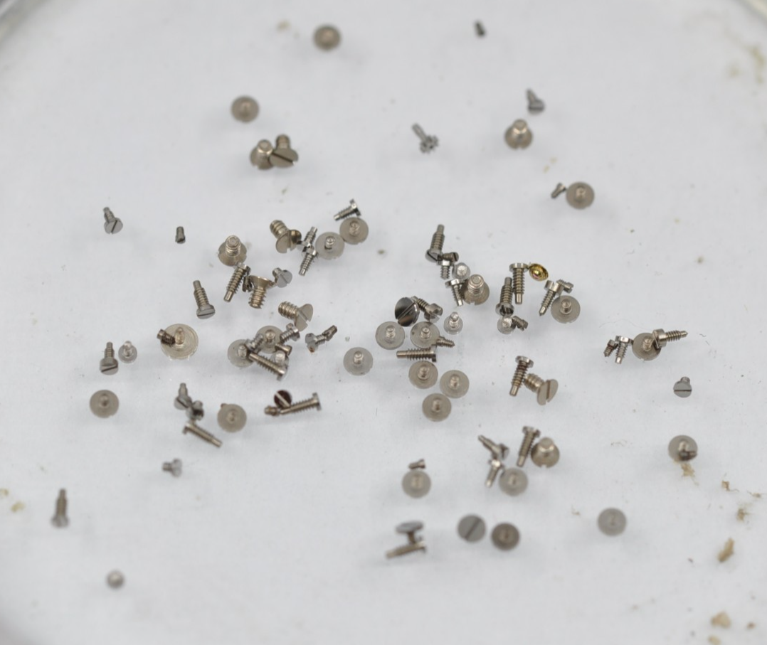 31598856991763485335